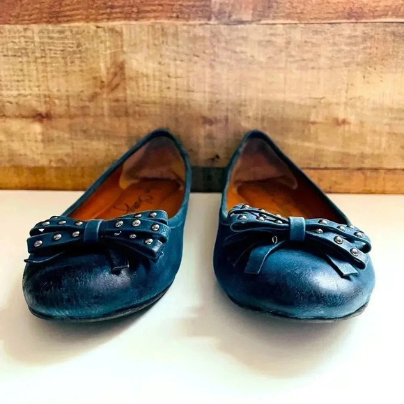 Arturo Chiang Navy Blue Studded Bow Leather Flats - Picture 4 of 7